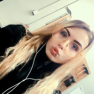 Meet your Posher, Bella